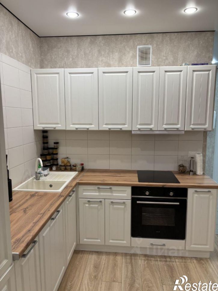 2-комн квартира улица Защитников Отечества, 25,  д. 25