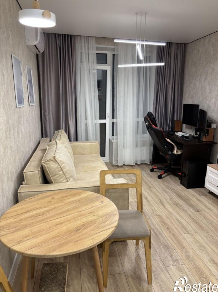 2-комн квартира улица Защитников Отечества, 25,  д. 25