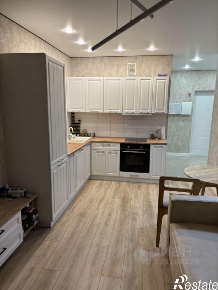 2-комн квартира улица Защитников Отечества, 25,  д. 25