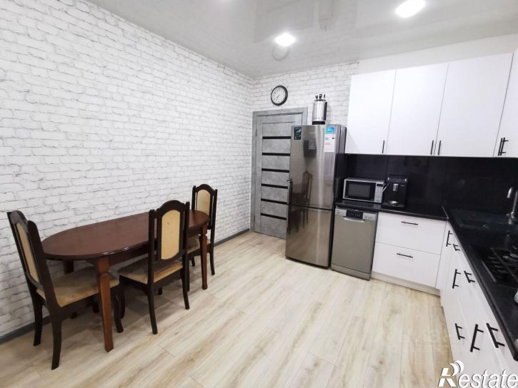 2-комн квартира проспект Маршала Устинова, 18,  д. 18