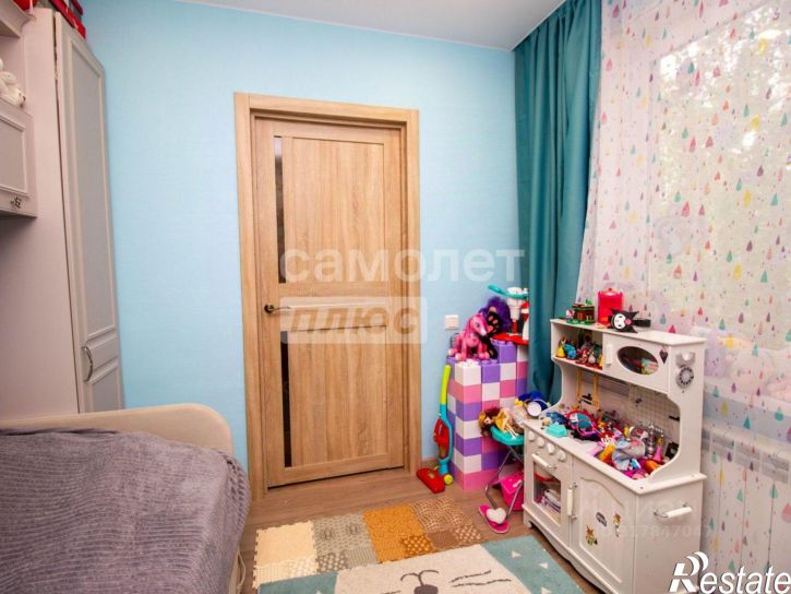 4-комн квартира Хрустальная улица, 42,  д. 42