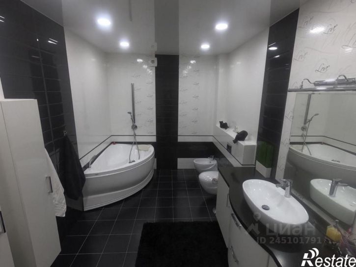 4-комн квартира ул Бебеля, 9,  д. 9