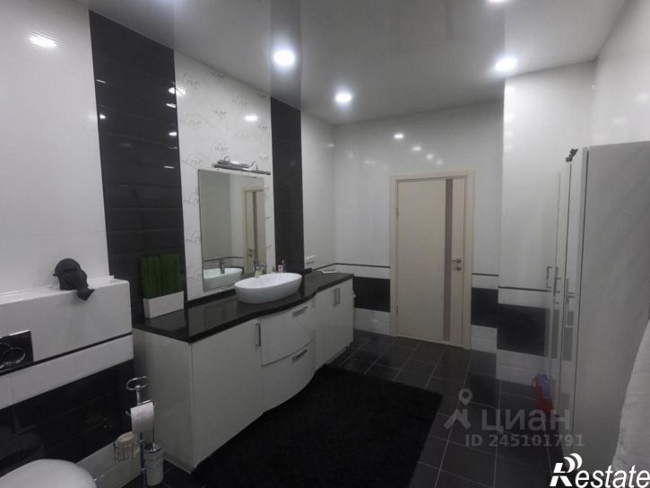 4-комн квартира ул Бебеля, 9,  д. 9