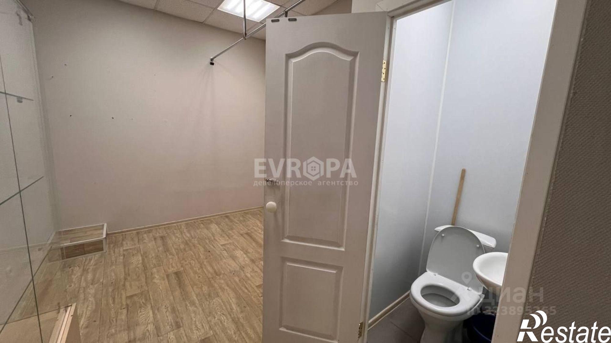 Сдать торговое помещение за 133 333 рублей на ул Кирова, 28