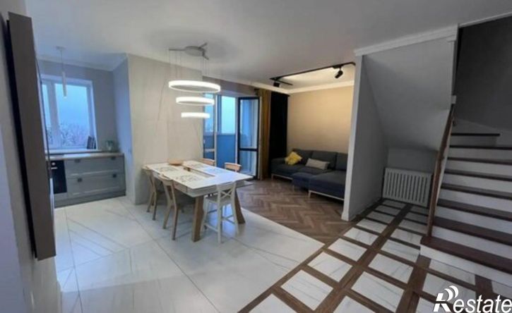 5-комн квартира пр-кт Маршала Устинова, 22,  д. 22