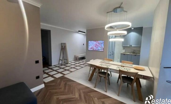 5-комн квартира пр-кт Маршала Устинова, 22,  д. 22