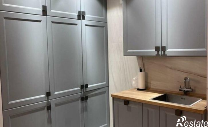 5-комн квартира пр-кт Маршала Устинова, 22,  д. 22