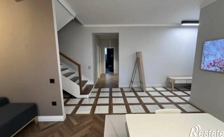 5-комн квартира пр-кт Маршала Устинова, 22,  д. 22