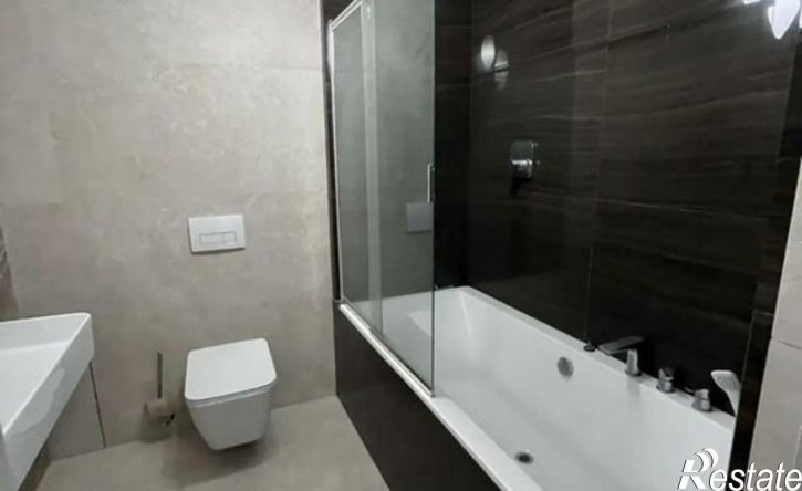 5-комн квартира пр-кт Маршала Устинова, 22,  д. 22