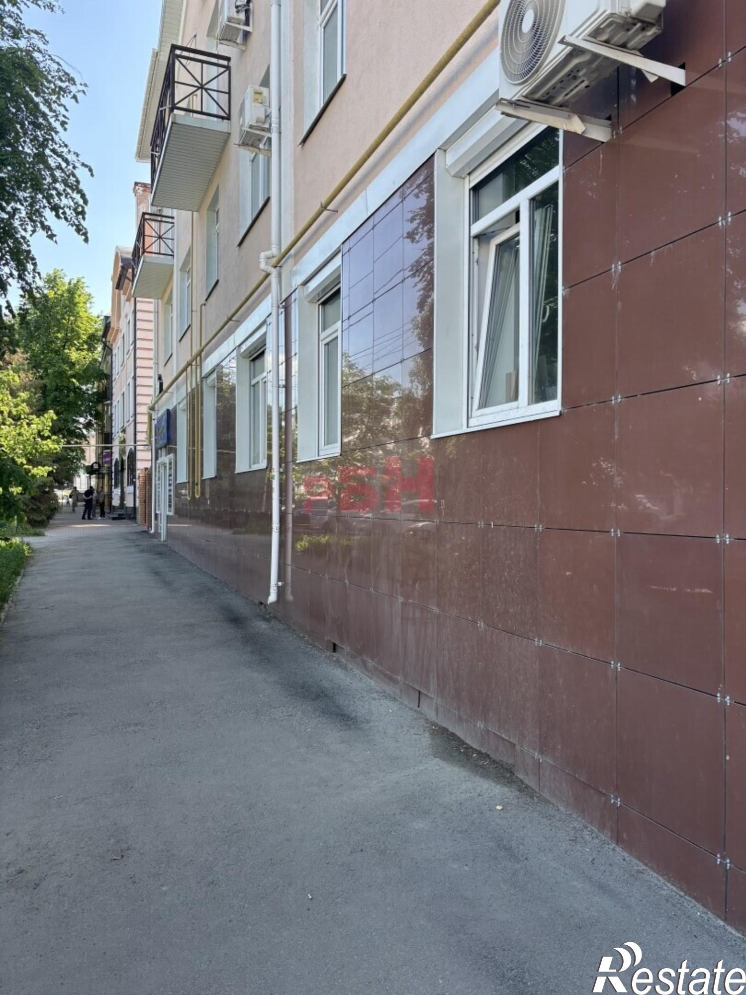 Купить торговое помещение за 45 900 000 рублей на Андрея Блаженного ул.