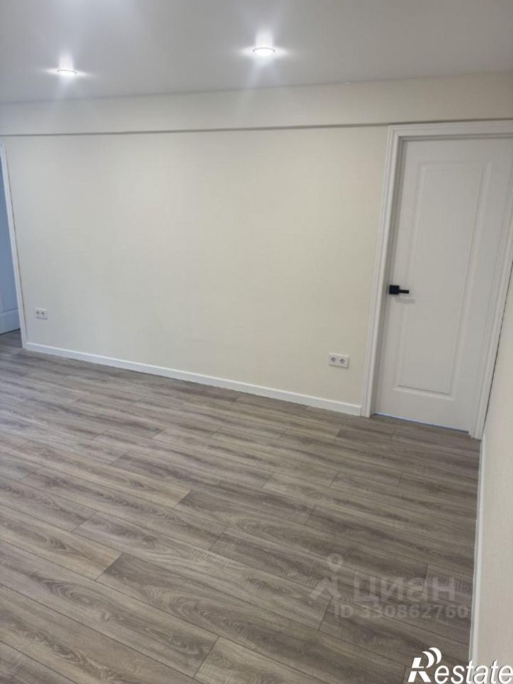 3-комн квартира ул Ефремова, 105,  д. 105