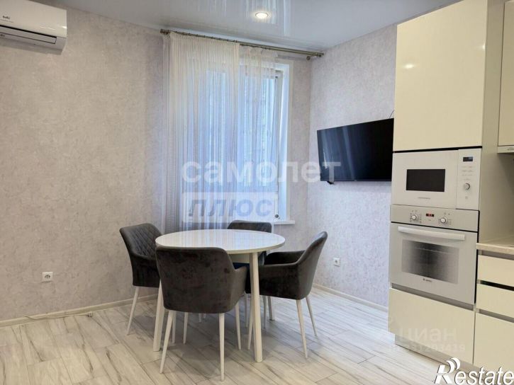 1-комн квартира ул Защитников Отечества, 21,  д. 21