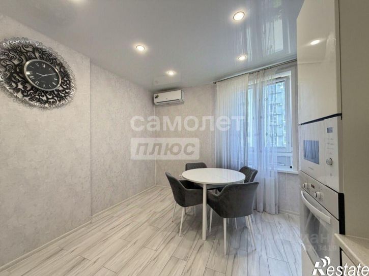 1-комн квартира ул Защитников Отечества, 21,  д. 21