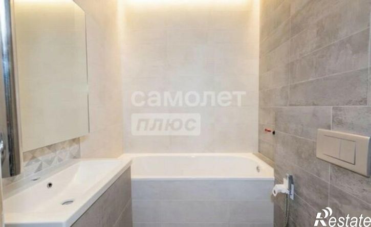 3-комн квартира пр-кт Маршала Устинова, 50,  д. 50