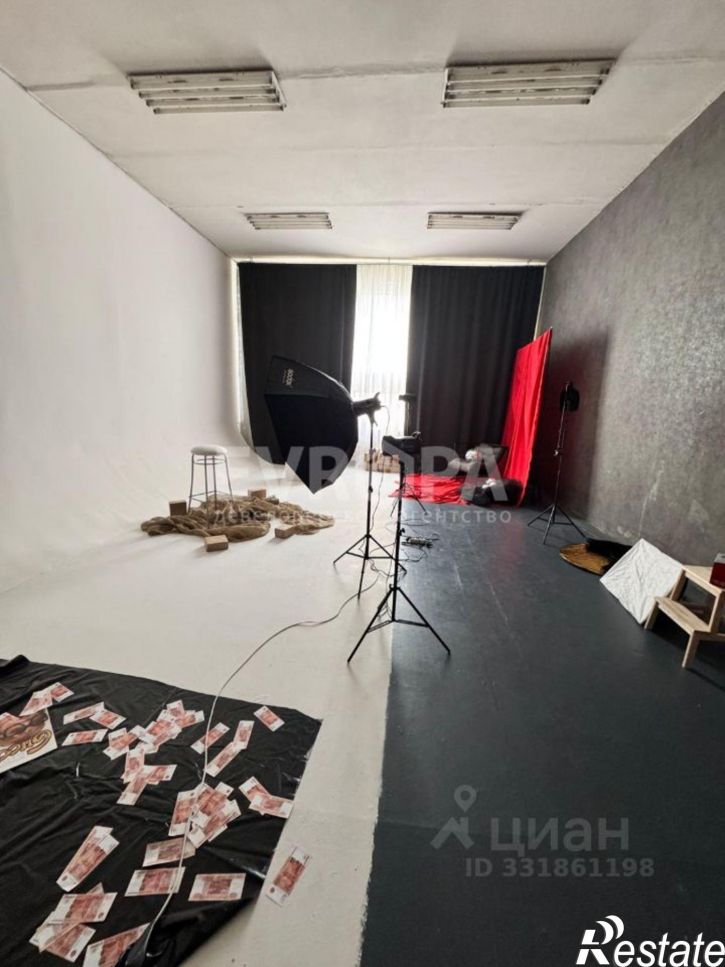 3-комн квартира Львовский б-р, 11,  д. 11