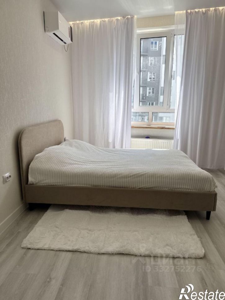 1-комн квартира ул Защитников Отечества, 13,  д. 13