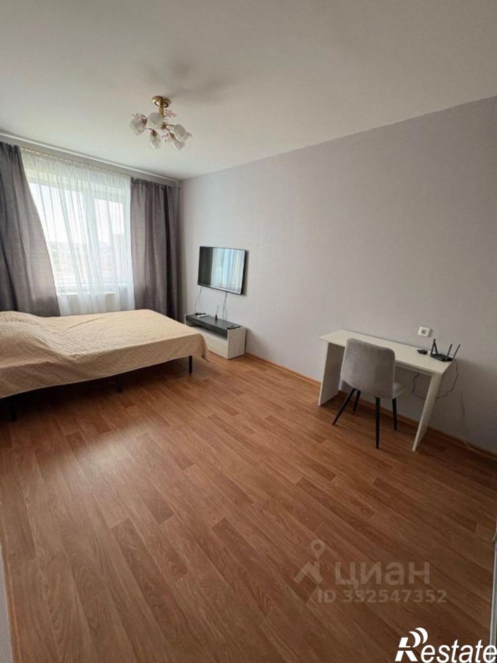 1-комн квартира ул Защитников Отечества, 9,  д. 9