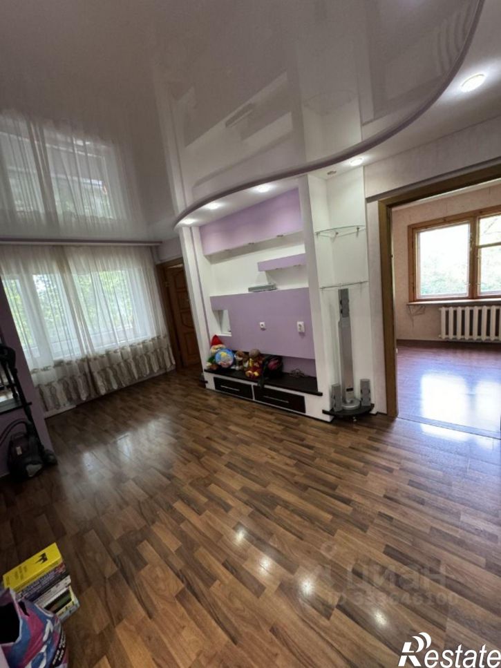 4-комн квартира улица Полбина, 42,  д. 42