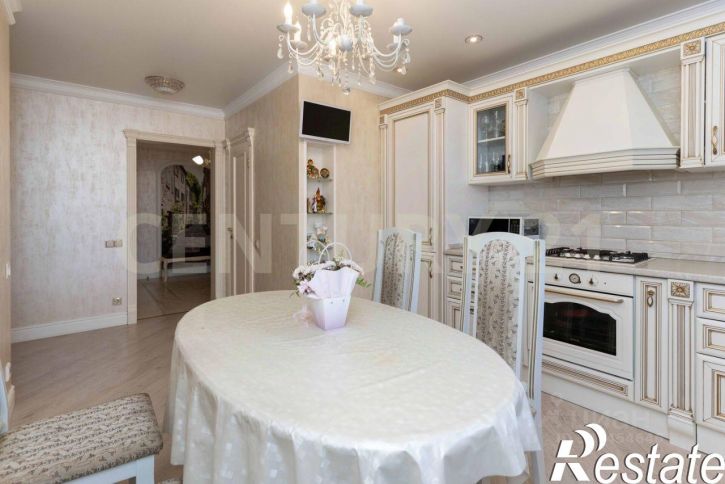 3-комн квартира улица Скочилова, 9,  д. 9
