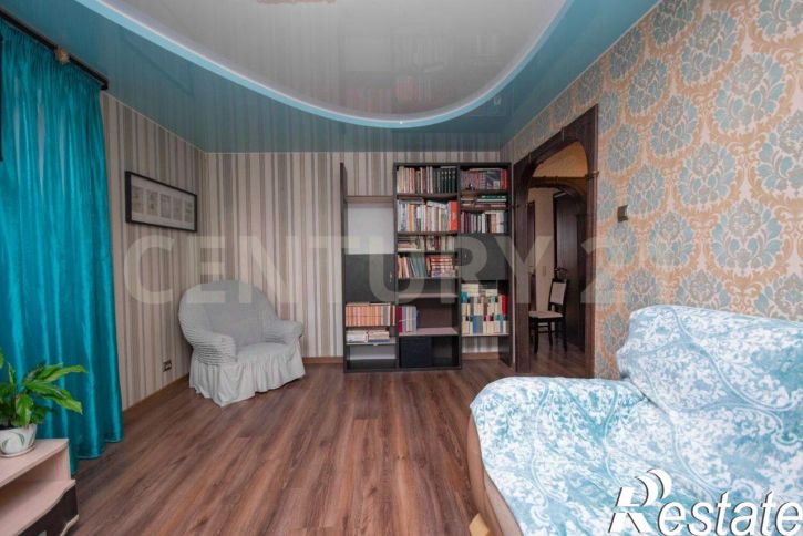 4-комн квартира улица Варейкиса, 32,  д. 32