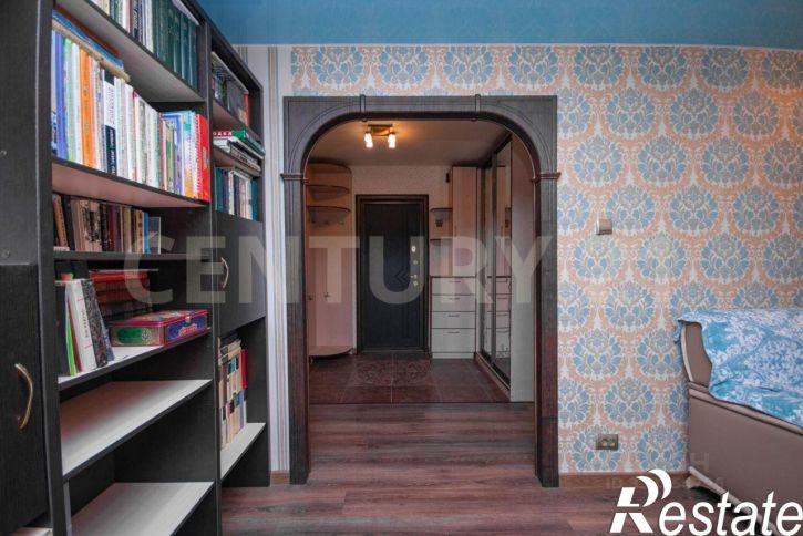 4-комн квартира улица Варейкиса, 32,  д. 32