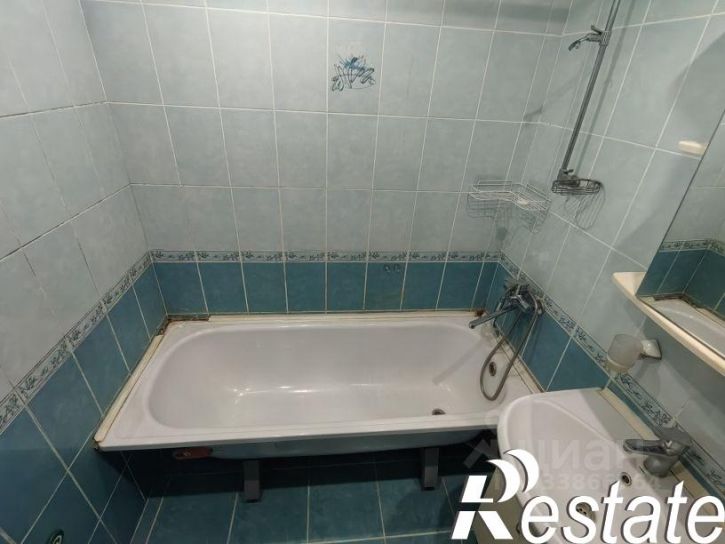 2-комн квартира проспект Врача Сурова, 1,  д. 1