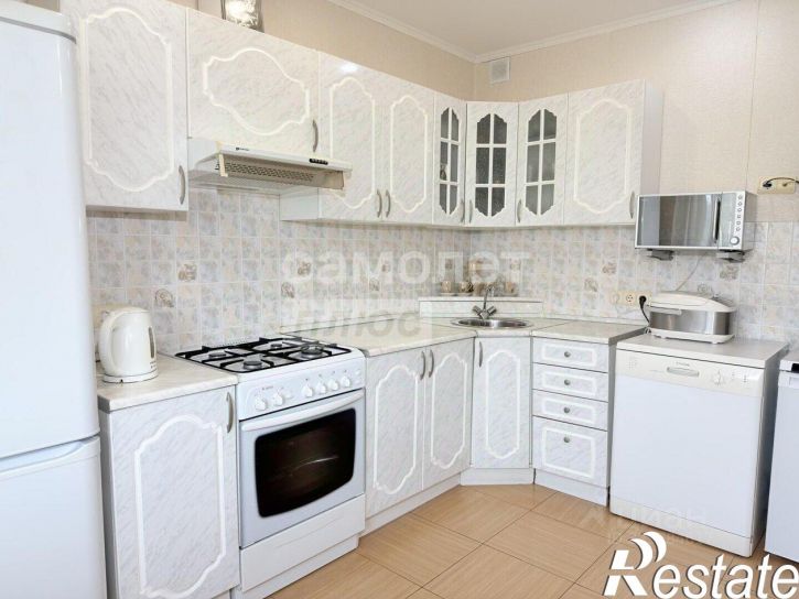 3-комн квартира улица Скочилова, 9,  д. 9