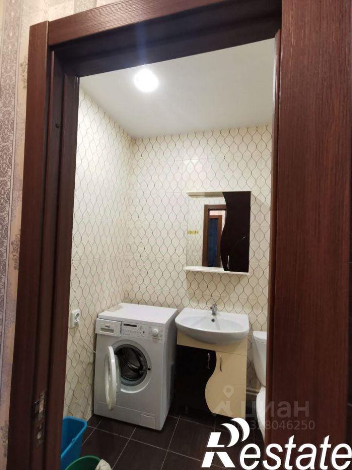 2-комн квартира улица Защитников Отечества, 21,  д. 21
