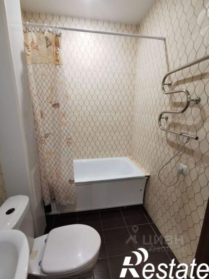 2-комн квартира улица Защитников Отечества, 21,  д. 21
