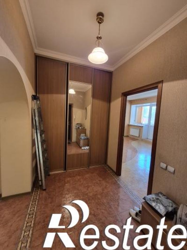 3-комн квартира ул Кролюницкого, 15